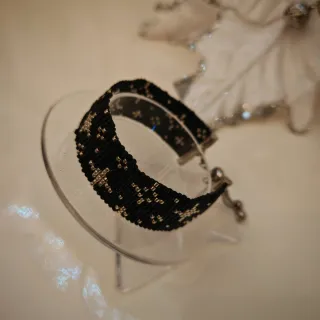 Pulsera Miyuki tejida a mano