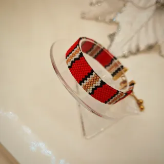 Pulsera Miyuki tejida a mano