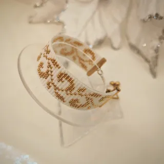 Pulsera Miyuki tejida a mano