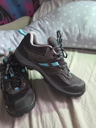 Zapatillas Trekking Quechua Gris y Turquesa