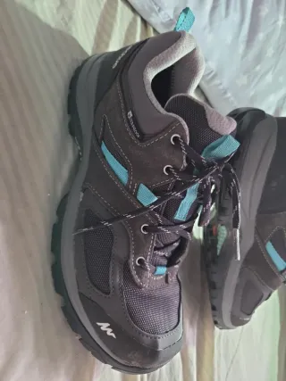 Zapatillas Trekking Quechua Gris y Turquesa