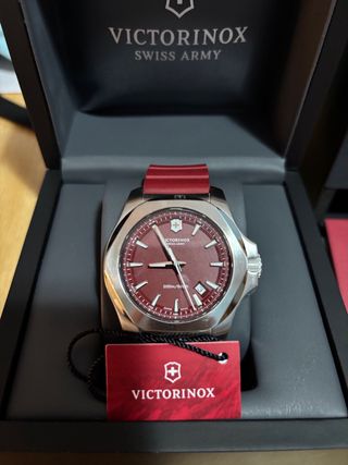 Reloj Victorinox Swiss Army Rojo