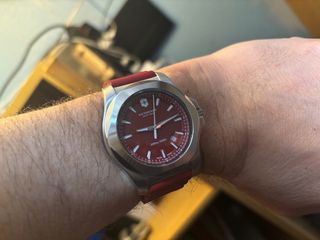 Reloj Victorinox Swiss Army Rojo