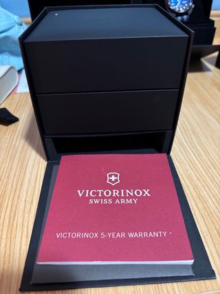 Reloj Victorinox Swiss Army Rojo