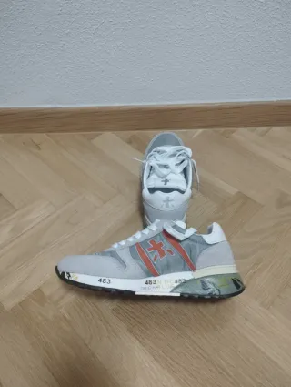 Zapatillas Premiata grises y blancas