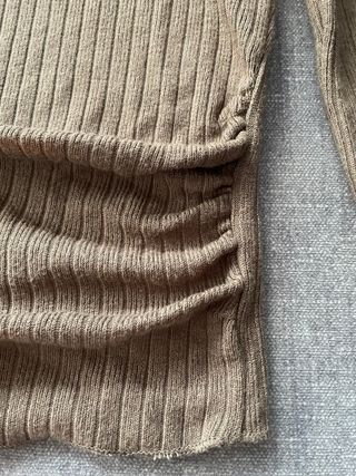 Jersey Bershka marrón escote Bardot