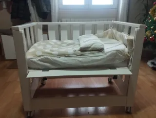 Cuna de colecho blanca con ruedas