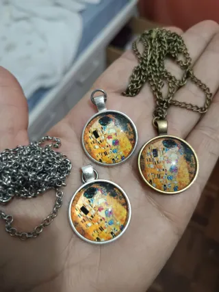 Colgantes El Beso Klimt en plateado o bronce