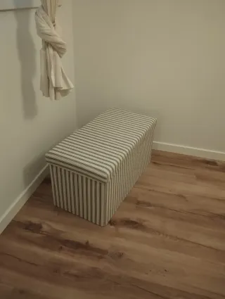 Baúl de almacenaje con rayas