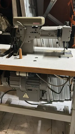 Máquina de coser profesional