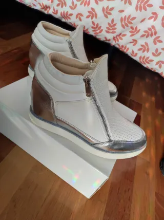 Botines Plata y Blanco Talla 39