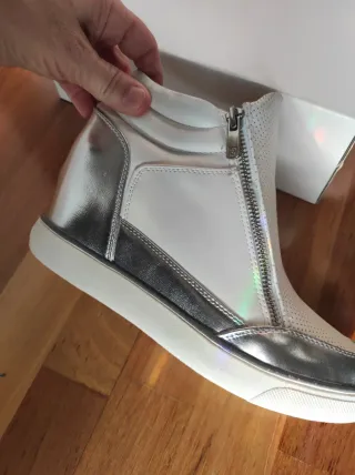 Botines Plata y Blanco Talla 39