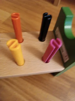 Juego de martillo y clavijas de madera