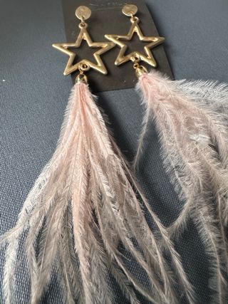 Pendientes estrella con plumas rosa y oro