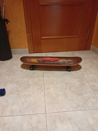 Monopatín Disney Cars con bolsa