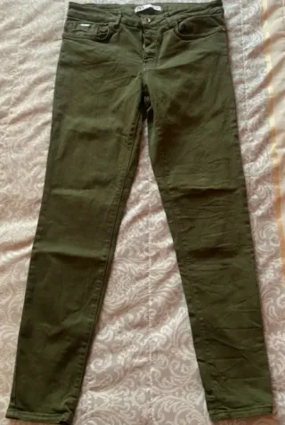 Pantalón Zara verde caqui