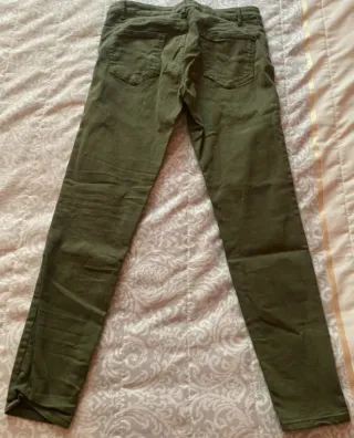 Pantalón Zara verde caqui