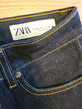 Pantalón vaquero Zara azul con etiquetas