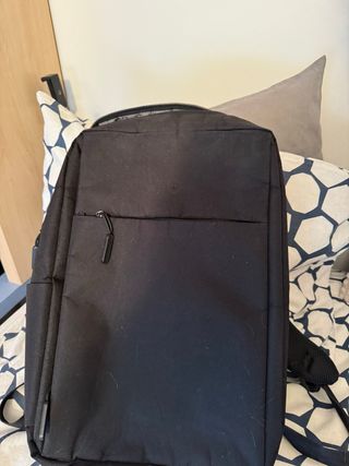Mochila para portátil negra (UNA CREMALLERA ROTA)