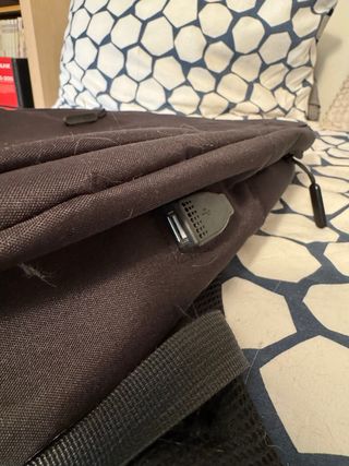 Mochila para portátil negra (UNA CREMALLERA ROTA)