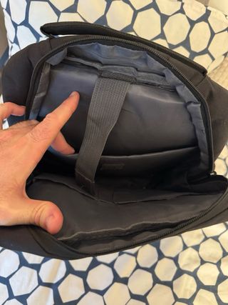 Mochila para portátil negra (UNA CREMALLERA ROTA)
