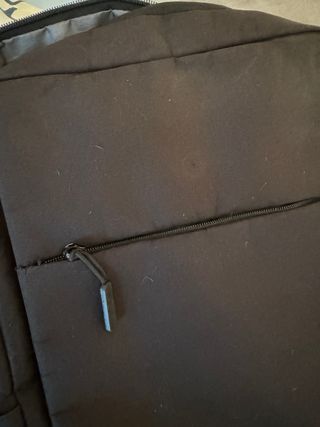 Mochila para portátil negra (UNA CREMALLERA ROTA)