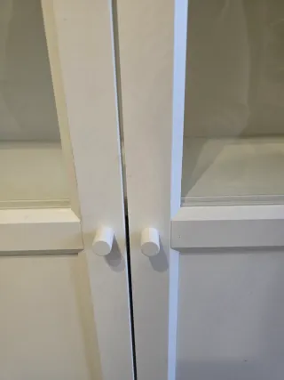 Estantería Billy con puertas de cristal