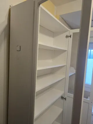 Estantería Billy con puertas de cristal