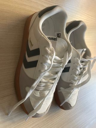 Zapatillas Hummel Blancas y Grises