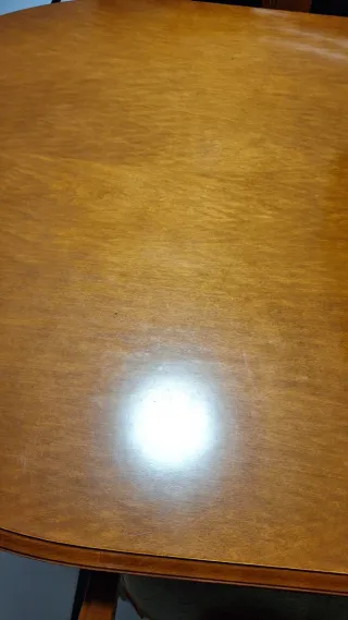 Mesa de salón y 6 sillas de madera