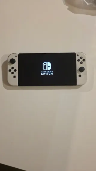 Nintendo Switch OLED - Bianco e Nero