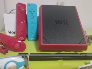 Nintendo Wii con mandos y juegos