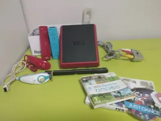 Nintendo Wii con mandos y juegos