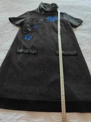 Vestido gris con flores azules Talla L