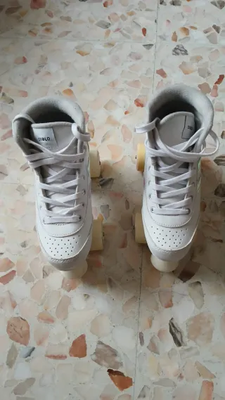 Patines Talla 37 + Protecciones + Casco + Bolsa