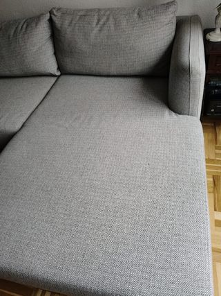 Sofá modular gris con chaise longue