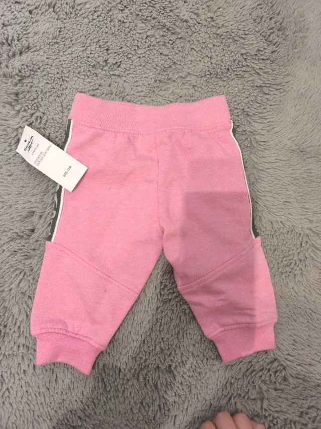 Conjunto Reebok rosa talla 12 meses