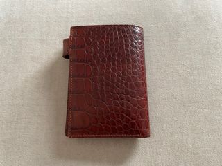 Cartera de piel efecto cocodrilo.