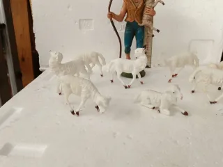 Pastore presepe con pecore