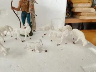 Pastore presepe con pecore