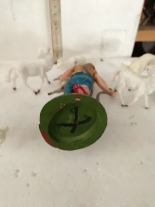 Pastore presepe con pecore