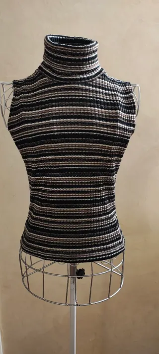 Sottogiacca a collo alto a righe