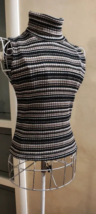 Sottogiacca a collo alto a righe