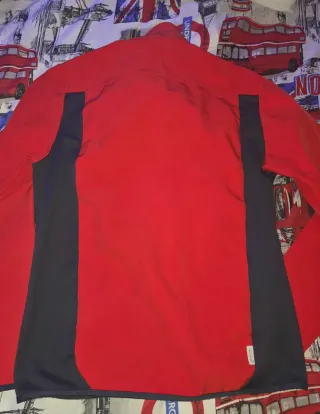 Forro polar Decathoon stratermic negro y rojo