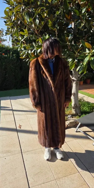 Abrigo largo de piel marrón