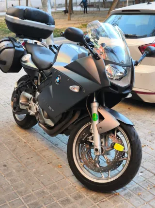 BMW F800ST 2006 con maletas. Ruedas nuevas.
