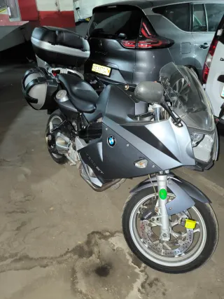 BMW F800ST 2006 con maletas. Ruedas nuevas.