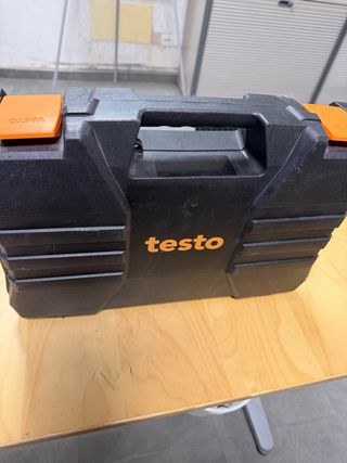 Manómetro Testo 550 con pinzas