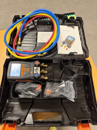 Manómetro Testo 550 con pinzas