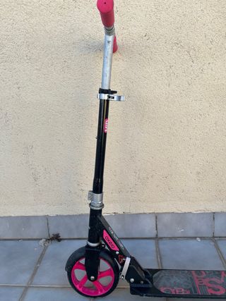 Patinete Oxelo rosa y negro